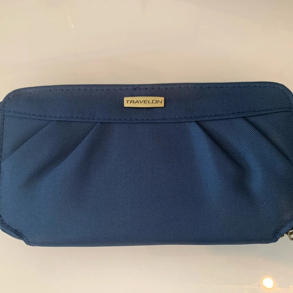 Travelon blue RDIF wallet